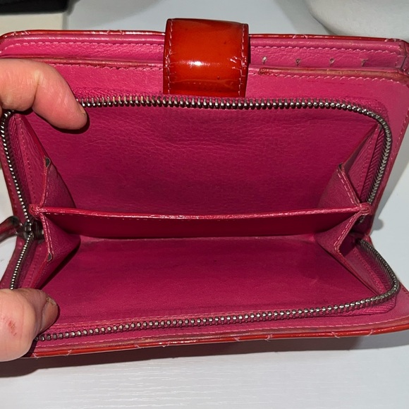 Chanel Matelassé Zip Wallet with Contrast Threading - Picture 11 of 14